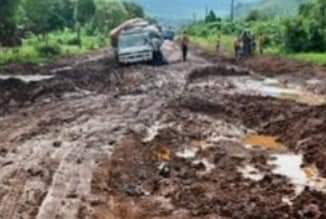 SettleGhana's tweet photo. Many indigenous communities face mobility and transportation challenges. 
We urge government to please prioritize indigeneous community roads. 
#IndigenousPeopleLivesMatterToo https://t.co/9cAJ4YFcHR https://t.co/pzZcTByviC
