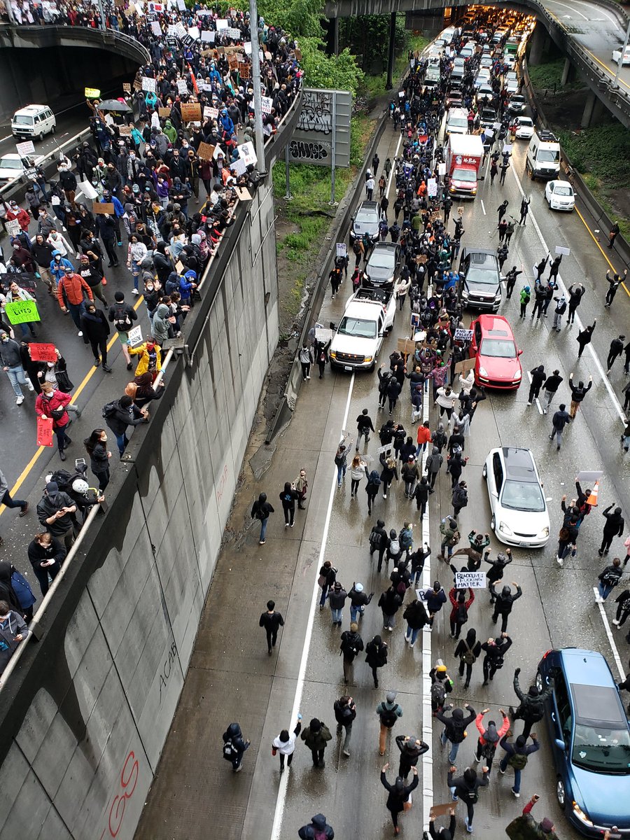 I-5 Southbound in downtown Seattle closed temporarily by protesters. Cars are getting by 1 lane now.  #GeorgeFloydprotest