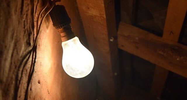 Haidarmm1's tweet image. Two things that will never settle their matter for 9ja #TheMATTER.    
Rain               And            Light 😹💔