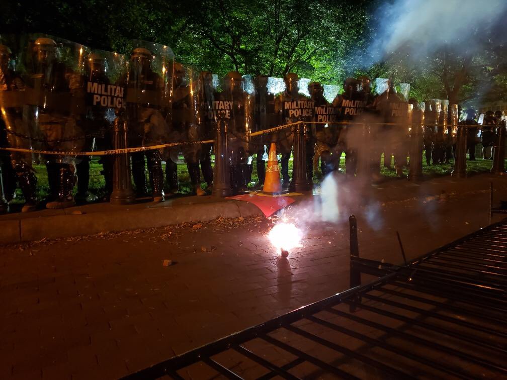 In the past few minutes there have been two loud/powerful firecrackers thrown at police in front of the White House. (Picture taken before BOOM) #dcprotest