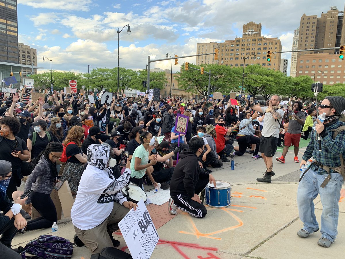 Protesters have met back up at DPD headquarters and are kneeling for a moment of silence for  #GeorgeFloyd. DPD has met them with riot gear on...