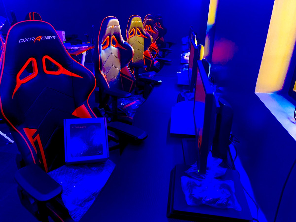 ROMeSports's tweet photo. 5v5 Anyone?
.
.
.
#romesportsleague #hyperx #dxracer #zowie #playstation #xbox #njesports #deesports #nyesports #gaming #gamingcommunity #esports #gamers #apex #overwatch #fortnite #5v5 #duoes https://t.co/lbZFWDG3Lp