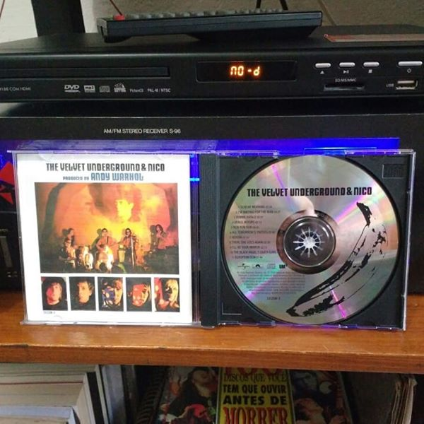 RogerioRocker's tweet photo. 29 de maio de 2019 ·
The Velvet Underground & Nico - Andy Warhol #cd #universal #polydor #polygramrecords #um3 #industriaargentina #cdpost #cdcollector #cdcollection #discoécultura #discocollection #compactdisc #digitalaudio #gradiente #receiver #s96 #philco #ph180 #museudovinil https://t.co/lWSRyVr2sd