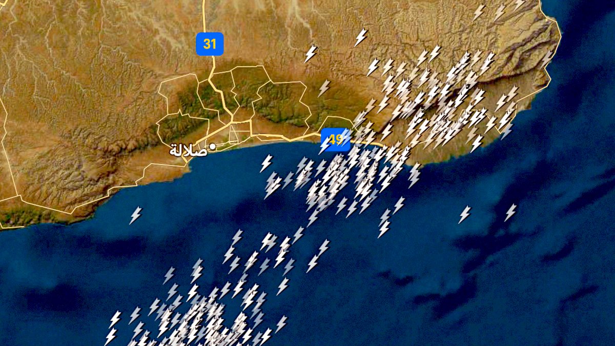 اشارات برق كثيفه 
#طقس_عمان #بحر_العرب 
#مرباط #عُمان