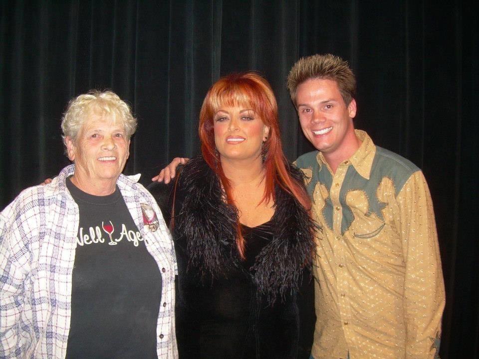 JasonKingPhoto's tweet photo. HAPPY BIRTHDAY to one of my favorite Queens of all time!! For over 30 years she has inspired me with her music, her graciousness and her words. ❤️👑🎶 @Wynonna https://t.co/9GT2s0Mo1n