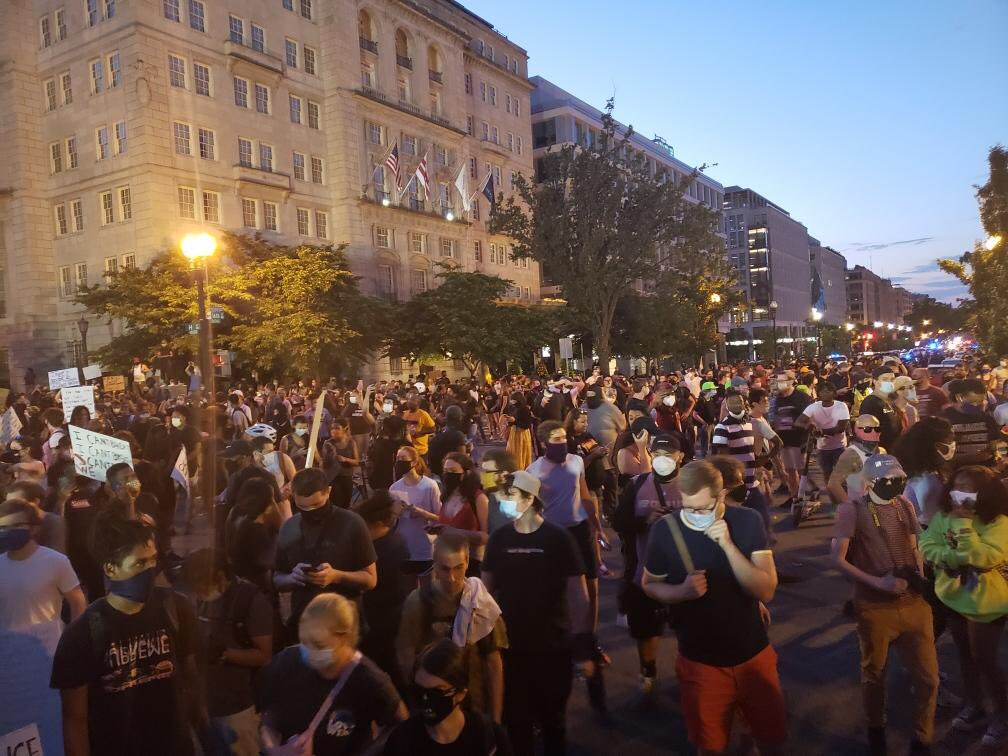 I’d estimate there’s 1,000+ people protesting outside the White House and in the surrounding streets right now.  #dcProtest  #GeorgeFloydProtests