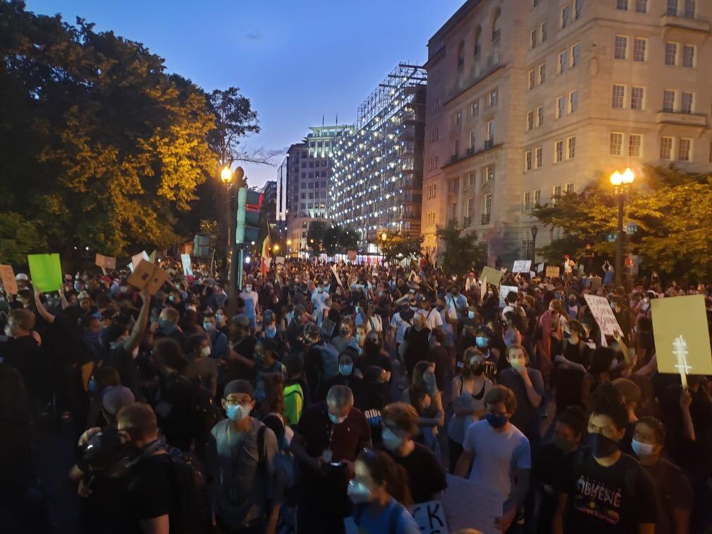 I’d estimate there’s 1,000+ people protesting outside the White House and in the surrounding streets right now.  #dcProtest  #GeorgeFloydProtests