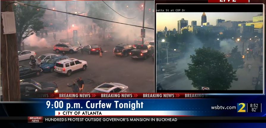 Wsb Tv Happening Now We Re Seeing Smoke In Downtown Atlanta Causing Protesters To Scatter T Co 2ip17hbtew