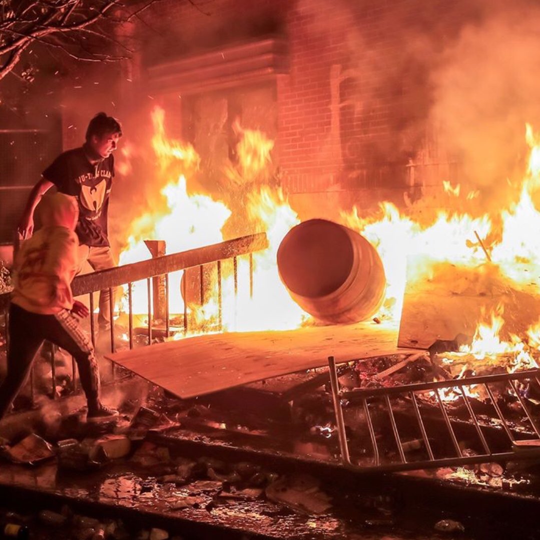 SeoulsisterMN's tweet photo. @mauistreatery My city, Minneapolis, right now. Scary times. I wish I was back in Maui eating your great food. 😢 https://t.co/uFok9fXLaN