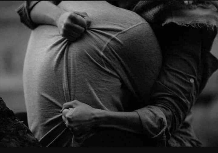 em_an_92's tweet photo. #المرأة هي الرصاصة الوحيدة التي تخترق قلب الرجل💘
ولا تقتله.بل تجعله 
ينبض أكثر .... https://t.co/OCrgqO0Fgz