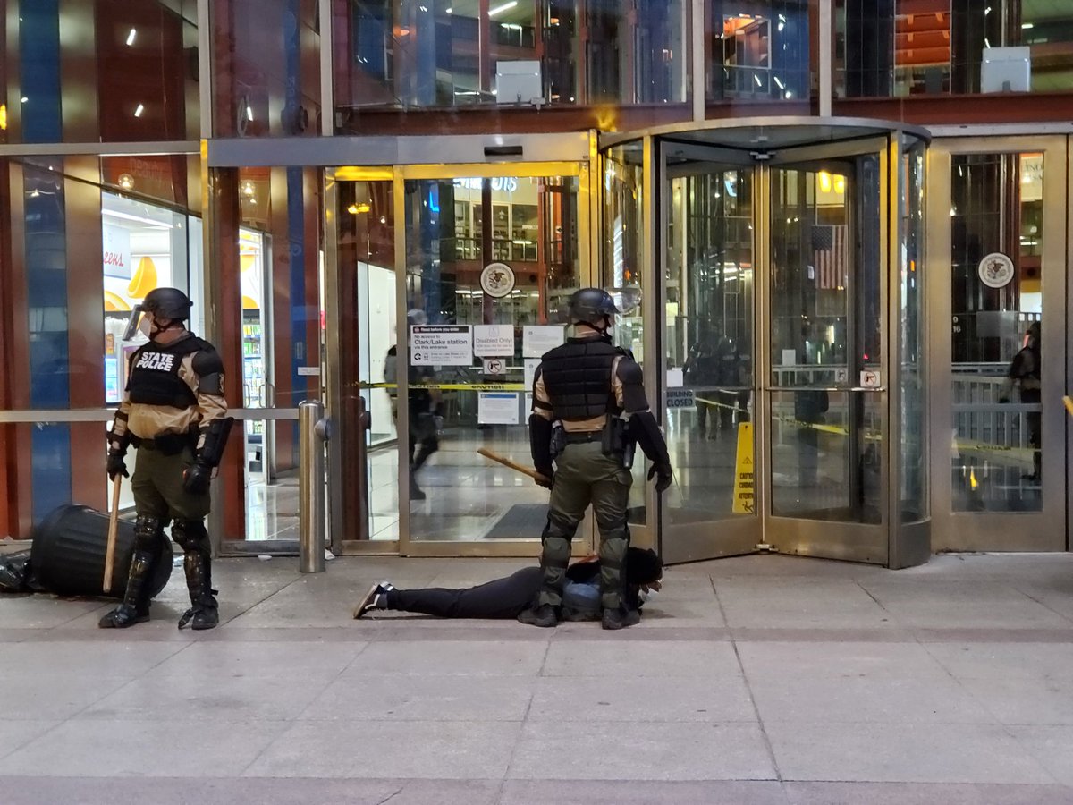 State troopers have arrested 1 person and are walking through the building look for people.  #Chicago  #GeorgeFloyd