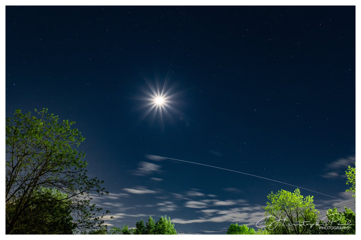 A @Space_Station pass by the half #moon captured approx 23:27 EST May 30, 2020 Ontario🇨🇦
Congrats to @Astro_Doug & @AstroBehnken on a successful launch aboard @SpaceX Falcon9🚀
 #historyismade #sciencerocks

@NASA @NASAKennedy @DavidBflower @StormHour @ThePhotoHour @StaceyALee