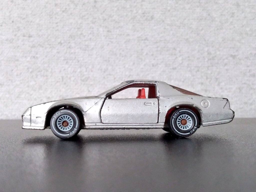 もち丸 On Twitter 今月の収穫 Siku Chevrolet Camaro Z28 トミカでも製品化された3代目カマロのsiku バージョン トミカのカマロは比較的小振りですが Sikuのカマロはスケールも大きく 実車の角張った威勢のいい雰囲気が十二分に伝わってくるミニカーとなっていて