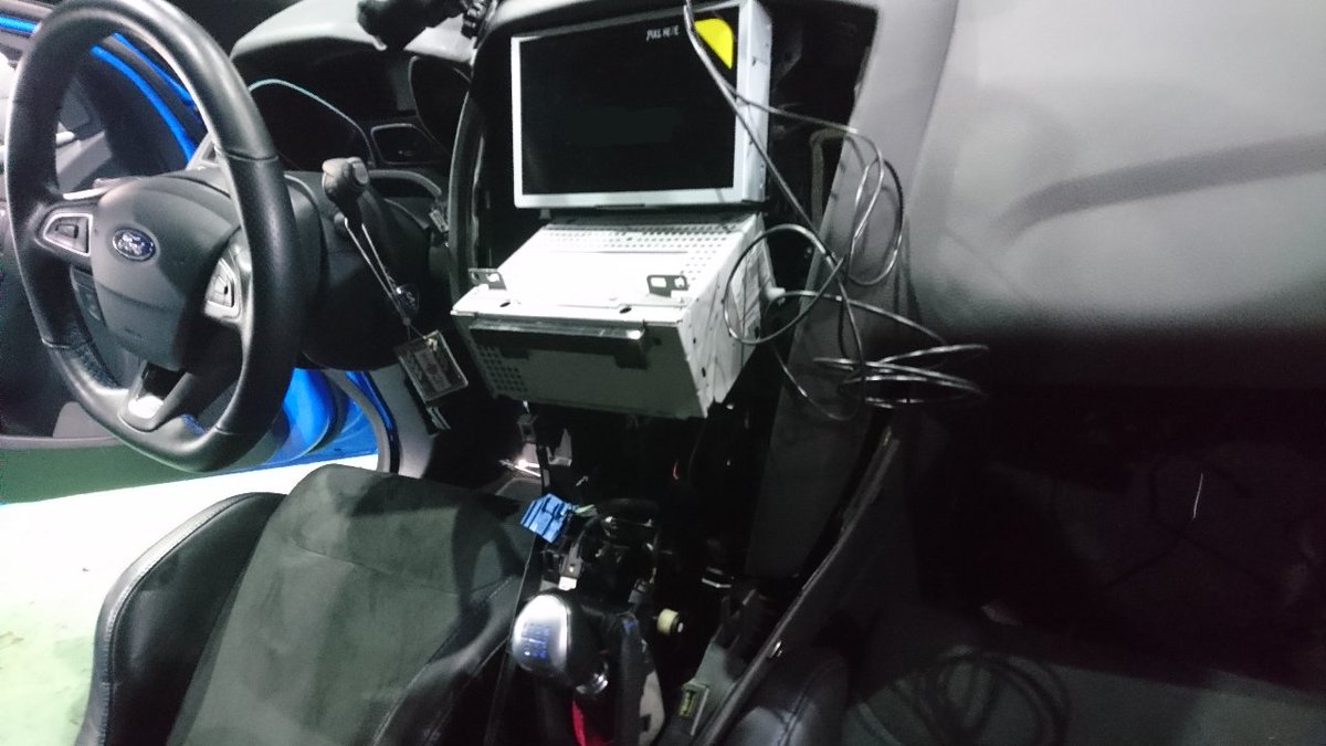 Ymワークス ちょっとフォーカスのナビを交換のはずが やることいっぱい Ymワークス フォードフォーカスrs ナビ交換