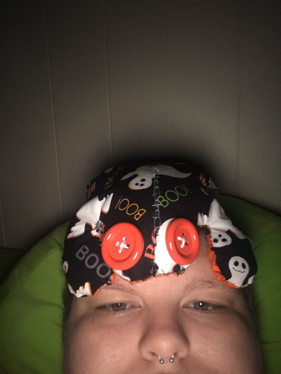 TheWhoBabe1999's tweet image. To lighten up my page a bit for the people that are anxious, I present to you Crowley the Frog. I made him today and he’s filled with rice, so he can be used as a heating pad if needed! #GoodOmens #Frogplush #Breath #ThingsWillBeOk