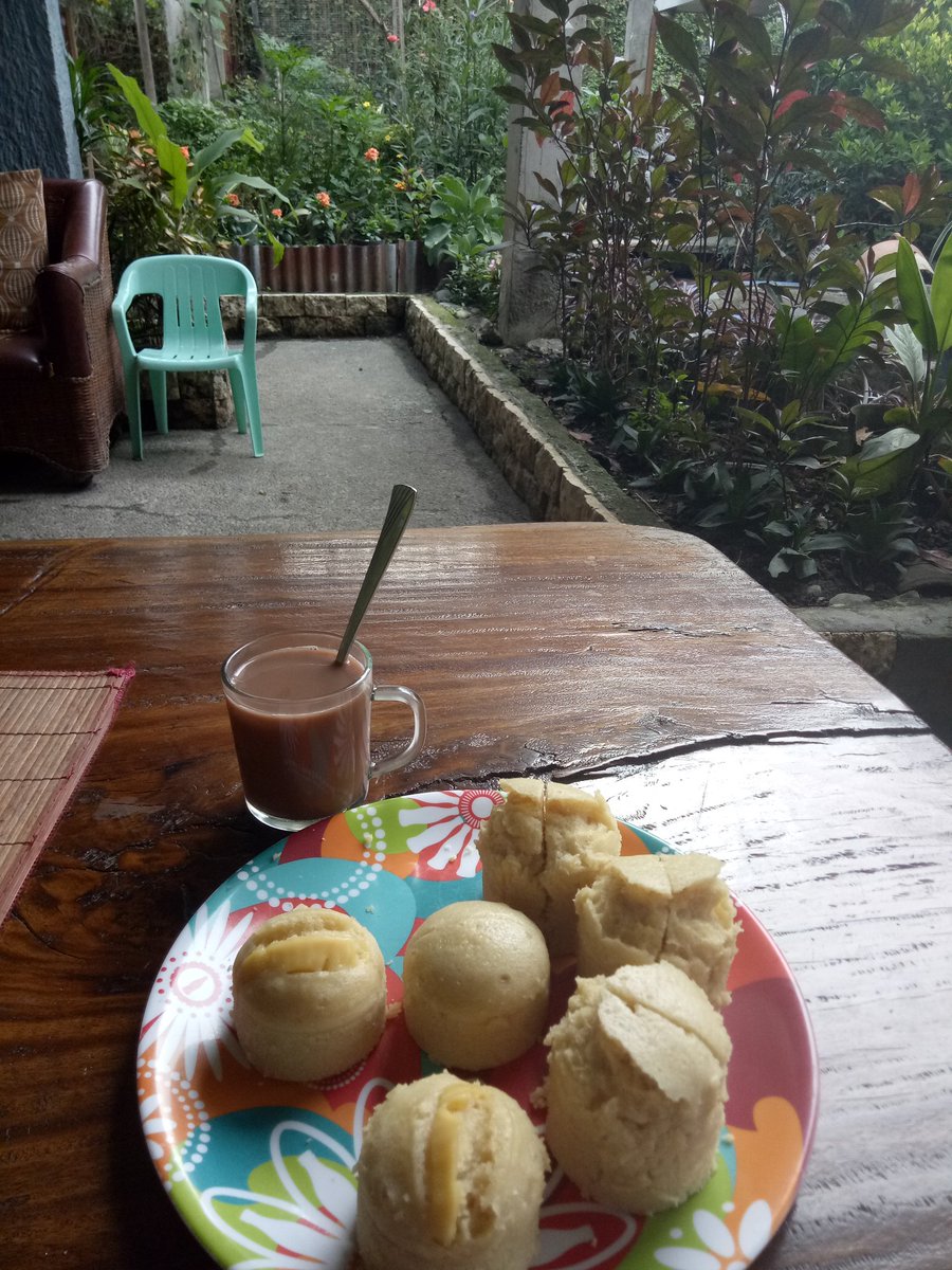 Mae833's tweet photo. Have a little afternoon snack  everyone. https://t.co/fQB99Hzita
