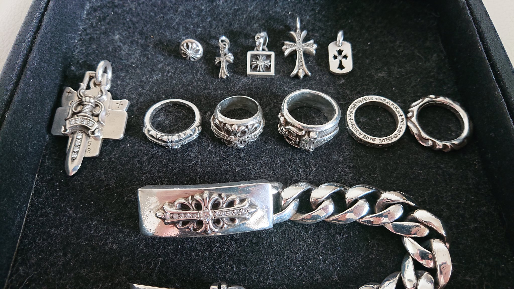 あやぴすw整形 Chrome Heartsコレクション 壊れてチェーンソーで切った ブレスレット修理から帰って来た Chromehearts クロムハーツ クロムハーツダイヤ いいねした人全員フォローする いいねした人フォローする リツイートお願いします 拡散希望