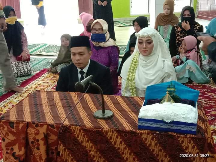 ILRainbow685's tweet photo. Sahabat Idealist Leaders 2011 
Al Ustadz Salman Al Farisi dari Lampung
..
Semoga menjadi Keluarga Sakinah Mawaddah Warrohmah..Aamiin
.
#idealistleaders
#idealistwedding
#ilrainbow
#idealistrainbow https://t.co/tyyuLDBjsa