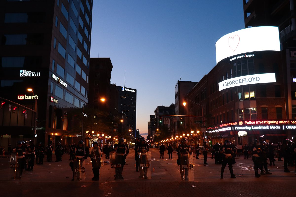 PaigePfleger's tweet photo. This is what Columbus, Ohio looks like tonight. https://t.co/8YA4XxcvsZ