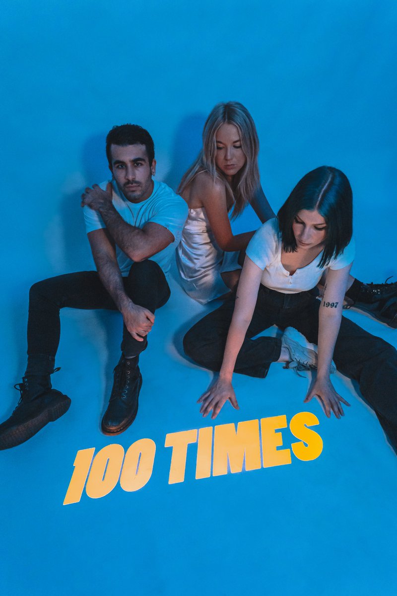 I'M RELEASING A SONG WITH MY BEST FRIEND'S BANDDD!!!! 100 Times featuring @theflowersmusic is coming out this Thursday 🥰 This one is for all you best friends out there! Pre-save it here: sarahwolfe.lnk.to/100times 🥰

Photo by Ash Lim