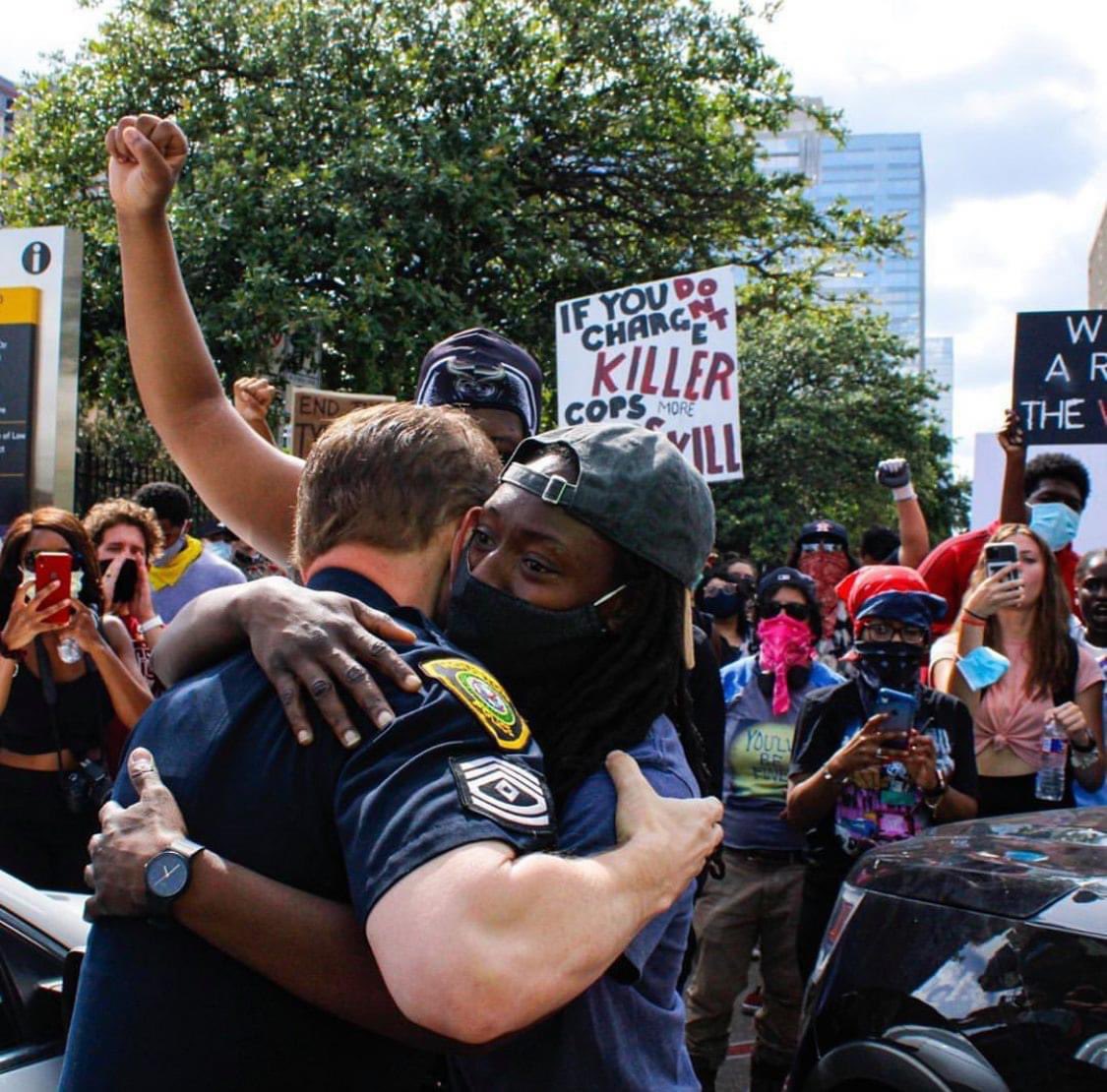 onlydex_18's tweet photo. This what gets stuff done not riots
#chicagoprotest #BLACK_LIVES_MATTER https://t.co/pv4csyOC9N