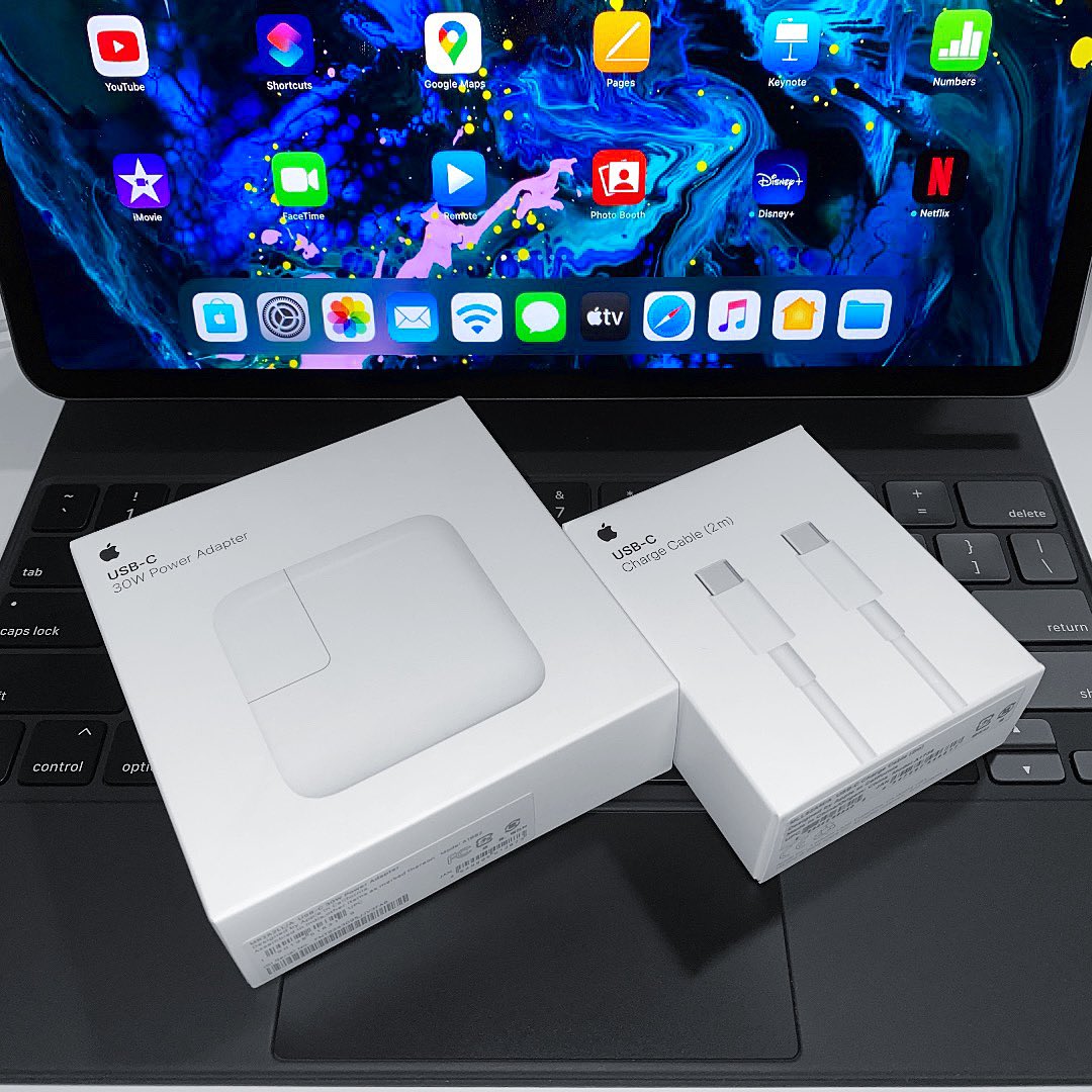 iCochiseTaylor's tweet photo. Latest addition to my Apple Collection.......iGot some extra travel accessories for my iPad Pro and iPad Magic Keyboard of a USB-C 30 Watt Power Adapter and USB-C Charging Cable (2 meter) ! 🍎🍏📱⌨️🔌🔋 #AppleOnly #TeamApple #iPadPro #iPadMagicKeyboard @Apple @tim_cook https://t.co/Q2wG26wHmZ