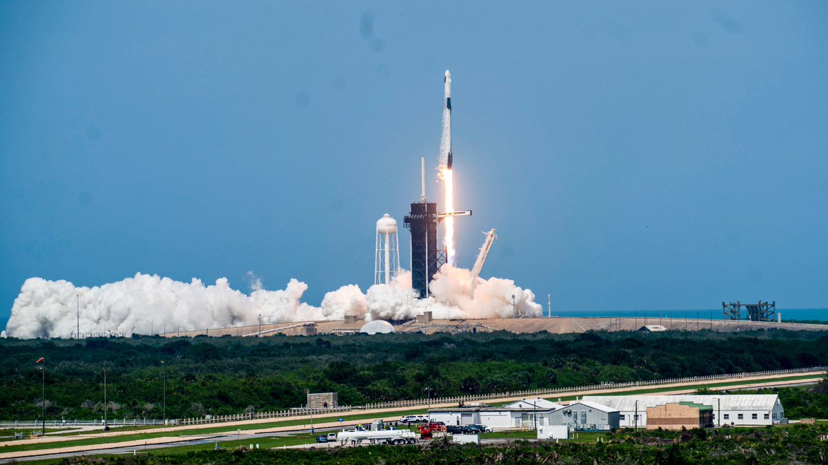 DWinderbaum's tweet photo. @elonmusk
Congratulations Elon on one of the most inspiring moments in my lifetime.
At a time when our country is very confused you brought most of us together!
You’ve worked your ass off and you will always be remembered as a man who #DoneGood👍🏻👍🏾🇺🇸
#GodBlessYou https://t.co/F4HLOmey3h