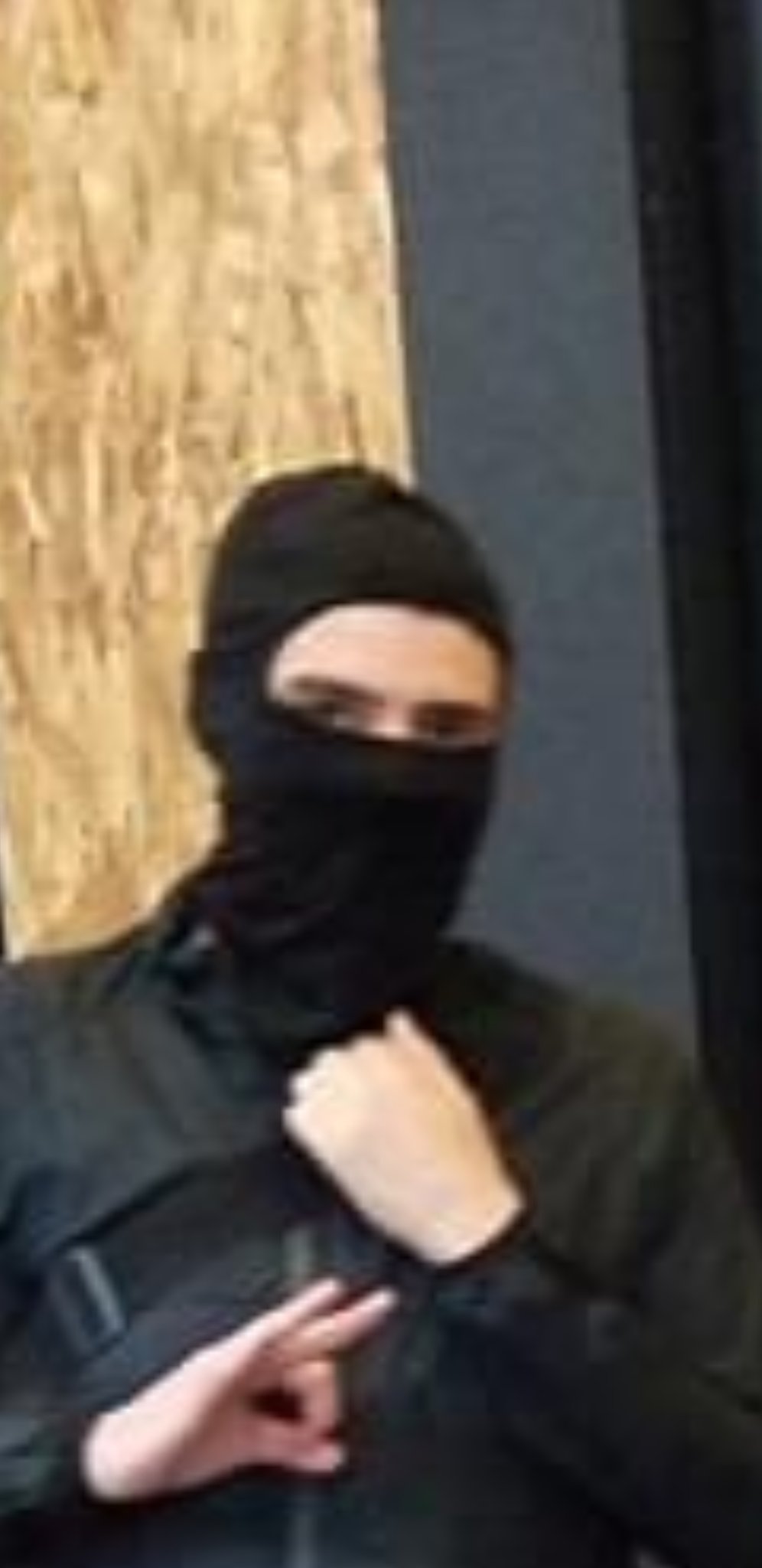 EZUOtwIXYAAWud-