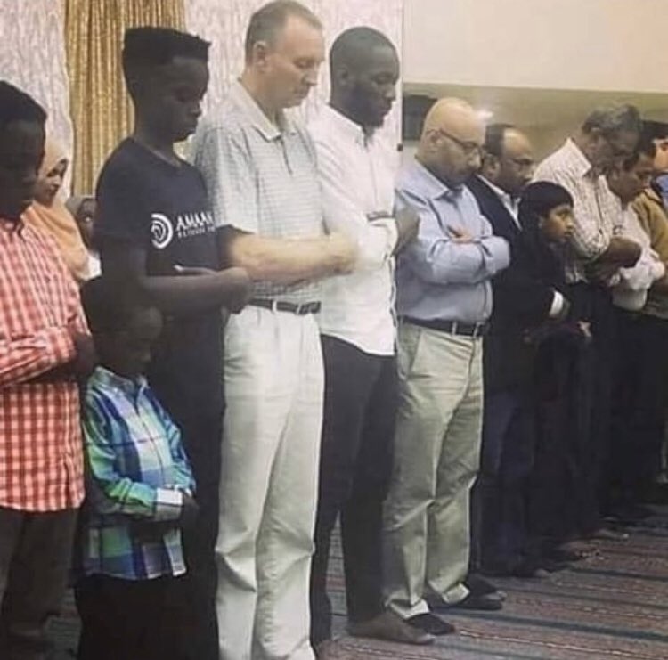 malik_sakib's tweet photo. No political or social movement can abolish racism from its root. It can do only temporarily and superficially. The only solution to racism is ideological revolution of Islam which give true Idea of Equality among Human race. #BlacklivesMaters #JusticeForGeorgeFlyod @PeaceMoin https://t.co/pVvMvDmuR6