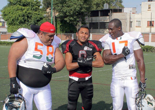 lexfa's tweet photo. Cuanta sabrosura en una foto.... Lo Mole y Mubalama con The U, enfrentando en una final más a Olmecas Premiere con Marco Patraca. #leyendas #teamlexfa #fuimosheroes #arenafootball #lexfa #football #mexico https://t.co/9LiuioqBgY
