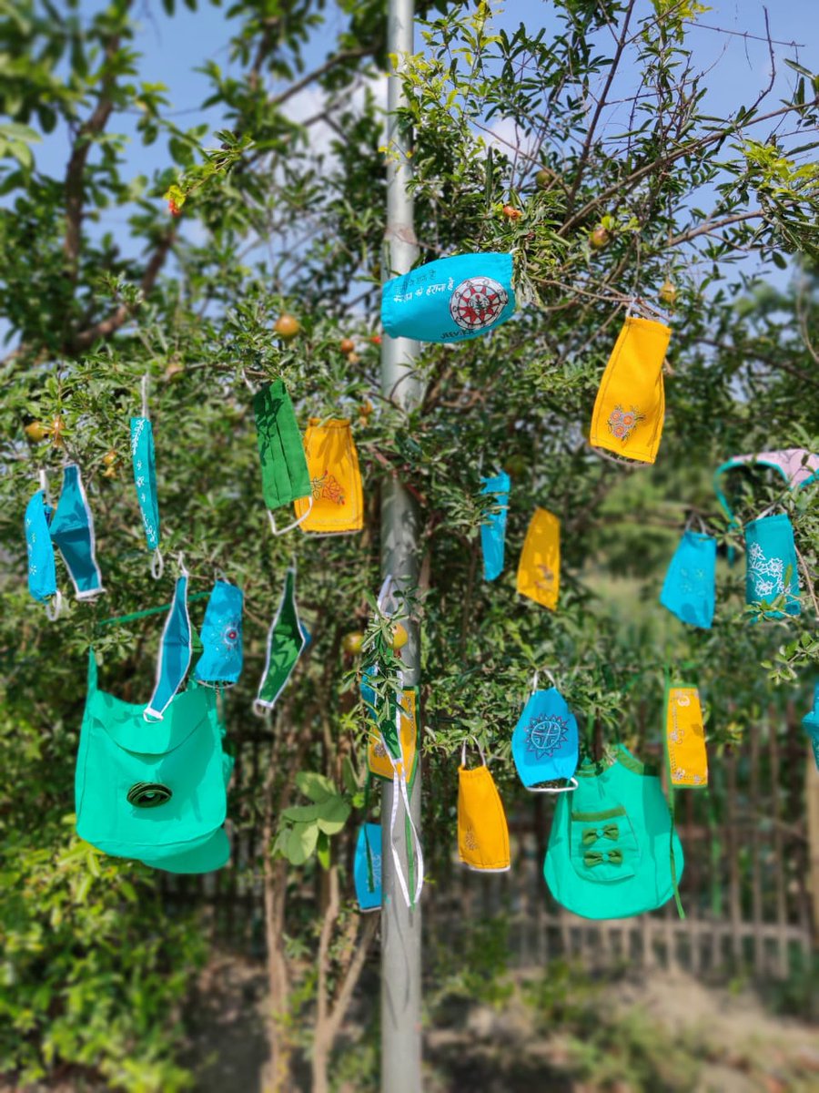 dm_sitamarhi's tweet photo. Make In India
Reusable cotton designer mask, cloth bag ,T Shirt etc made by SHG Jeevika didis and Migrant Workers.
#CoronaWarriors
#GlobaltoLocal
#MaskTree
@NITIAayog @PMOIndia @makeinindia https://t.co/QMVElOLVdQ