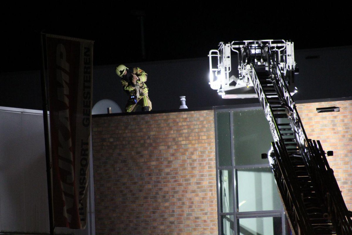 Keukenbrand bij bedrijf in Almelo . | #Overijssel #nieuws Almelo
