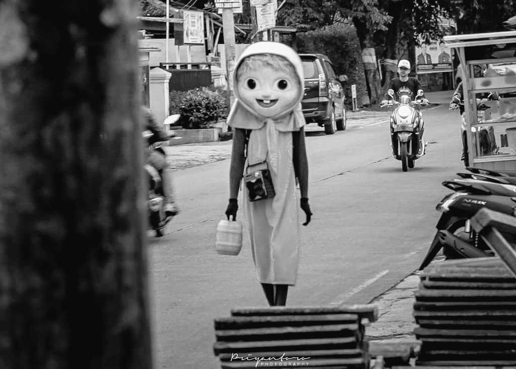 BrowwGus's tweet photo. Cobaan hidup tak pedulikan keadaan yang kita rasakan, seambyar dan seberantakan apa hati juga pikiran, ia terus saja silih ganti berdatangan.

Alangkah baiknya untuk senantiasa hati berpihak pada hal yang membuat hati tenang tentram bukan kepada keraguan yang mengekang sangkaan. https://t.co/n3j8mwCKdl