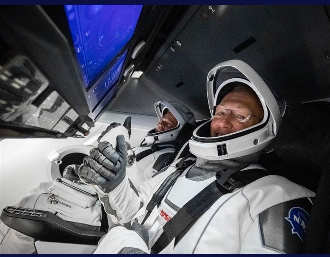 Ekkdernegi's tweet photo. Kaynanamın bize gelceğini öğrenince biraz uzaklaşmak istemişimdir. @SpaceX #kaynanafobisi #erkeklerikoru https://t.co/ht257IWOJe