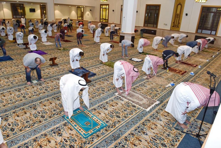 SPAregions's tweet photo. جوامع ومساجد محافظة #جدة تستقبل المصلين اليوم وسط تطبيق الإجراءات الاحترازية.
https://t.co/NBpvnG0Tcd 
#نعود_بحذر 
#واس_عام https://t.co/xB42KkgIg5