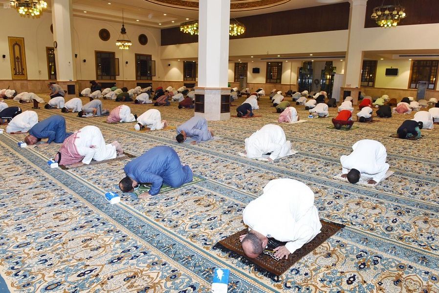 SPAregions's tweet photo. جوامع ومساجد محافظة #جدة تستقبل المصلين اليوم وسط تطبيق الإجراءات الاحترازية.
https://t.co/NBpvnG0Tcd 
#نعود_بحذر 
#واس_عام https://t.co/xB42KkgIg5