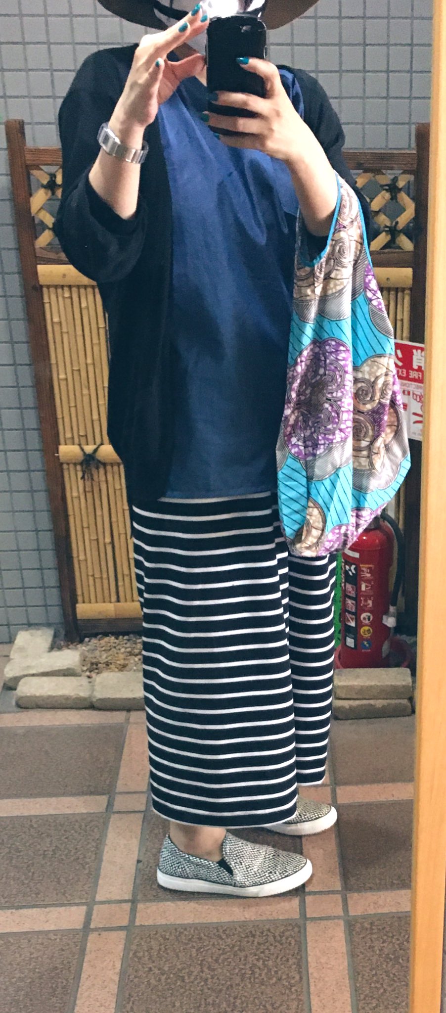 Zuntter スーパー行ってきた スーパー行った日はお菓子食べていい日 昼ごはんはお菓子です 小松菜が2つで98円 ズッキーニでかいの80円 サラダかぶ３つで98円 安くて嬉しくて買いました 頑張って今週も自炊しよう くるしい しかしマスクで帽子で眼鏡は