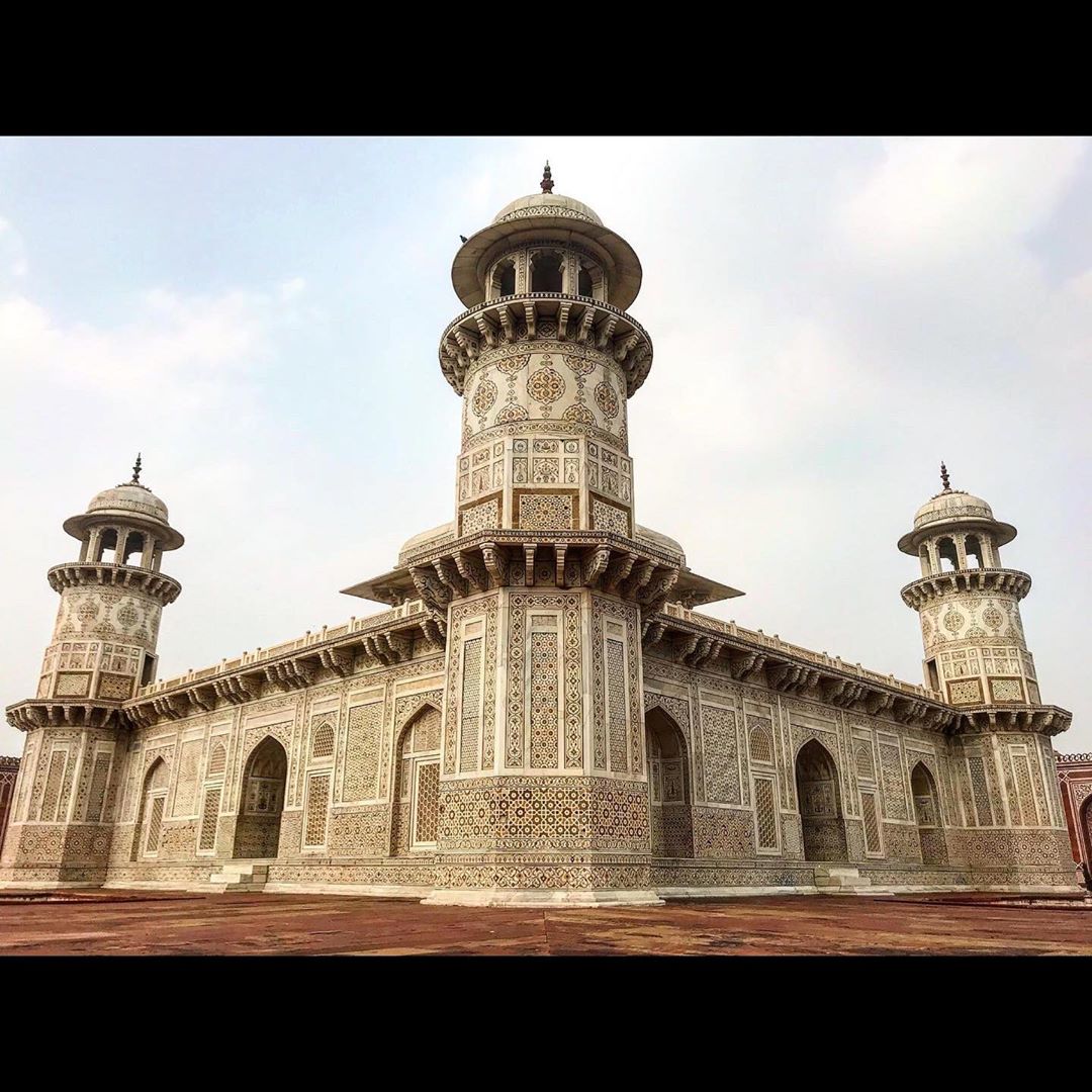 Interestingly, there are three buildings in Agra which people call  #TajMahal - The original Taj Mahal- The Tomb of I'timad-ud-Daulah (Chhota Taj or Baby Taj)- this one makes me cringe tbh- Hessing's Tomb (Lal Taj or Red Taj Mahal)