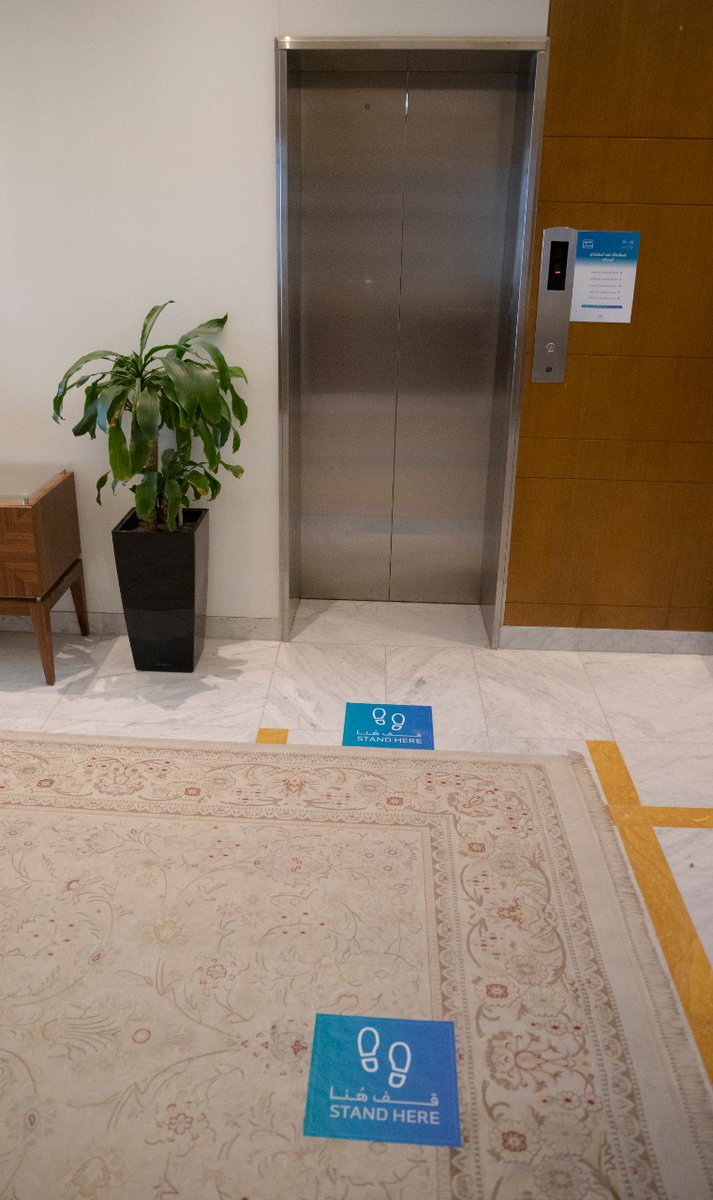 #وزارة_التعليم تستقبل موظفيها بإجراءات احترازية من فيروس #كورونا، وتؤكد على أهمية لبس الكمامة، وغسل أو تعقيم اليدين، وعدم المصافحة، وترك مسافة مع الآخرين، والحد من التجمعات. 
#نعود_بحذر