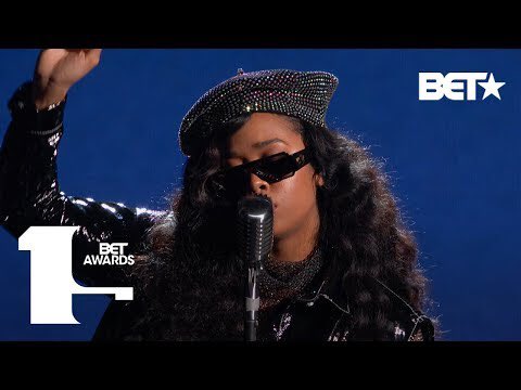 3.When H.E.R and YBN Cordae gave a tribute to Sudan during their BET performance 