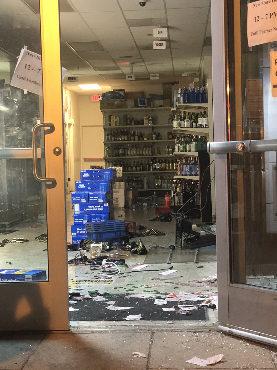 Evan Koslof On Twitter Looting At A Liquor Store On L St Nw
