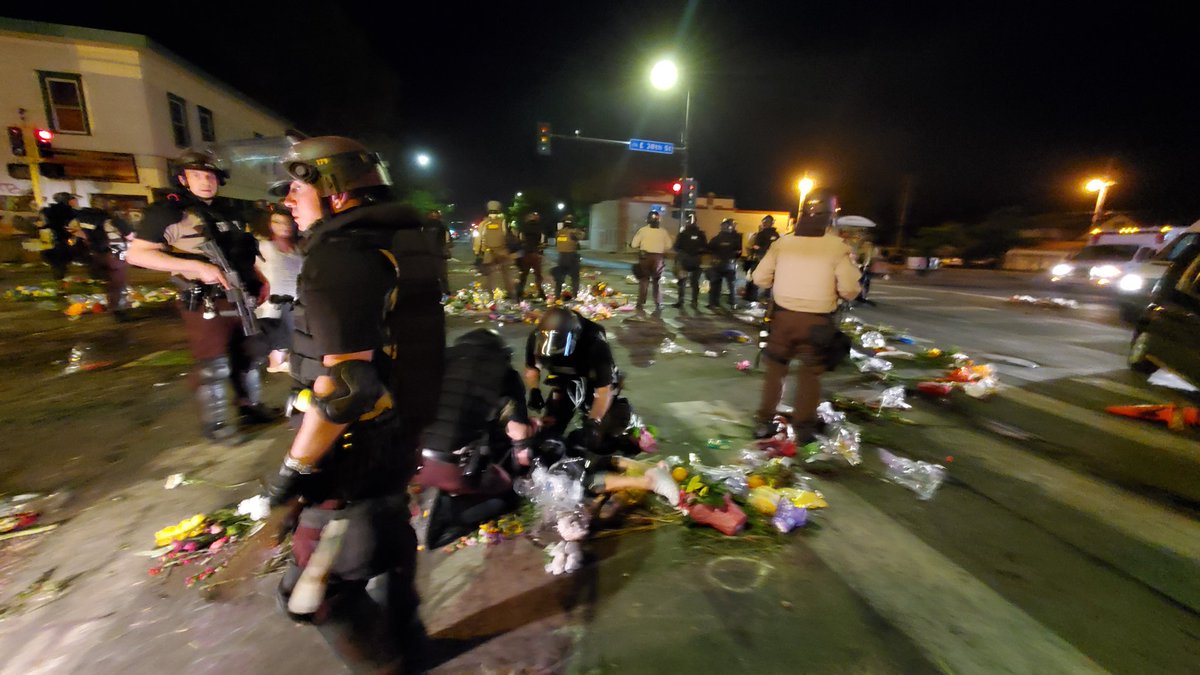 Jeff_Wagner4's tweet photo. My God, how quickly things changed. I was in the middle of a live shot about how peaceful it was at the intersection of 38th and Chicago. Then Hennepin Co. Sheriff's Office showed up. @WCCO https://t.co/BULEmDH9A7