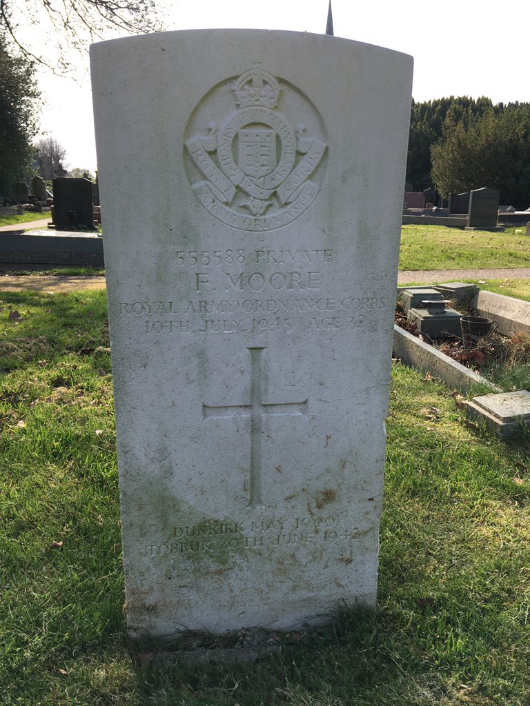 Eighty year ago Operation Dynamo, which would eventually see over 330,000 allied soldiers evacuated from #Dunkirk, was well under way. One of those rescued is buried, in Burbage, a few miles from where I live, his grave is marked by a <a href="/CWGC/">Commonwealth War Graves</a> headstone. 1/2