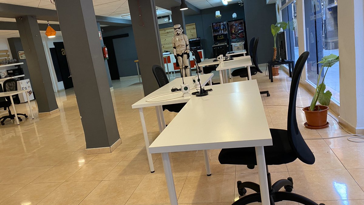 Por fin!!!! Nos encanta anunciaros que mañana lunes 1 de junio volvemos a abrir las puertas de nuestro espacio de #coworking en el centro de #Granada Os recibiremos con los brazos abier... Bueno, con mucho gel y un espacio renovado. Nos vemos mañana!!!! #soyerranTe