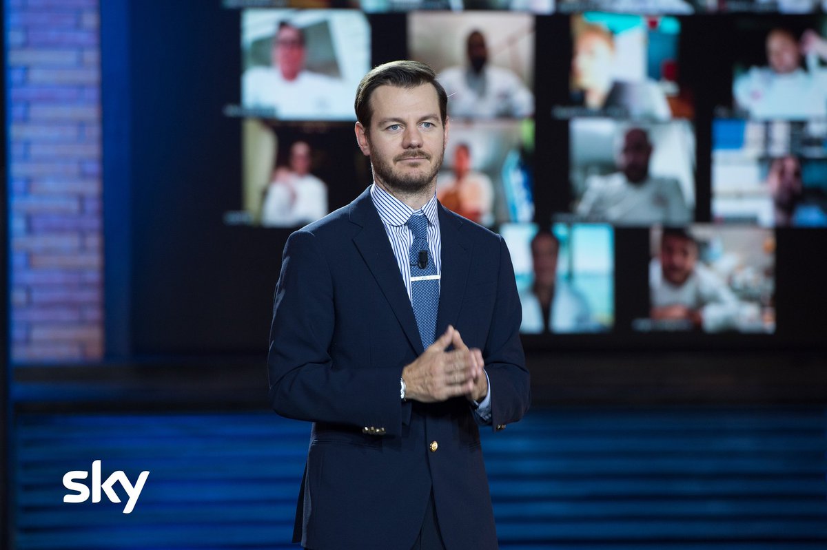MusicTvOfficial's tweet photo. Nuovo appuntamento di #EPCCLIVE, con @alecattelan, martedì 2 giugno alle 21.15 su @SkyUno e @NOWTV_It TV (disponibile on demand). Ospiti @MaxPezzali, #LodoGuenzi de @lostatosociale, @cristina_parodi e @giorgio_gori. Il pubblico “virtuale” sarà una rappresentanza du @ana_web. https://t.co/KpFmDFCwYe