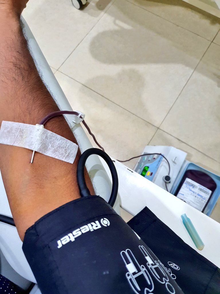 Sharaff__'s tweet photo. Happiness is... Saving Lives 🩸 😊 #donationday #happiness
#OneLoveOneBlood #GiveBlood
#ShareLife ❤️ #donateblood #giveoften #betterworld #peace #maldivesblooddonors #everydropsaves
@mvthalsociety https://t.co/FYKuEUDbp0