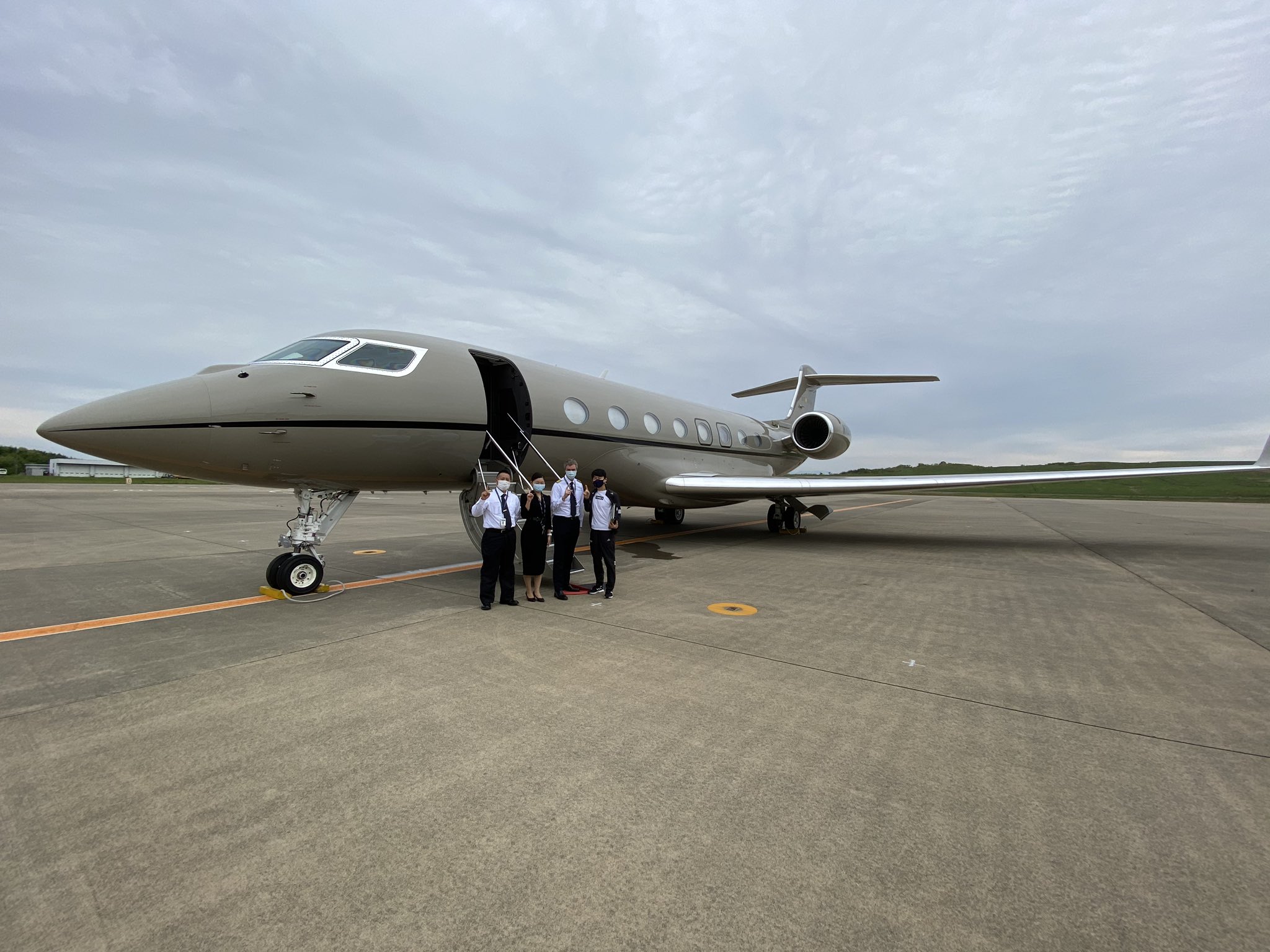 熊谷正寿 Gmo 飛行機を操縦して世界中飛び回るのが子供の頃からの夢 これが操縦予定のガルフストリームg650 機体名は Sky Kumark ヘリ バイク等全ての免許は 先に購入して 排水の陣 鼻の先に人参 の作戦で自らを追込み取得 今回も同じ作戦 熊谷正寿 Gmo 飛行機を操縦して世界中飛び回るのが子供の頃からの夢 これが操縦予定のガルフストリームg650 機体名は Sky Kumark ヘリ バイク等全ての免許は 先に購入して 排水の陣 鼻の先に人参 の作戦で自らを追込み取得 今回も同じ作戦