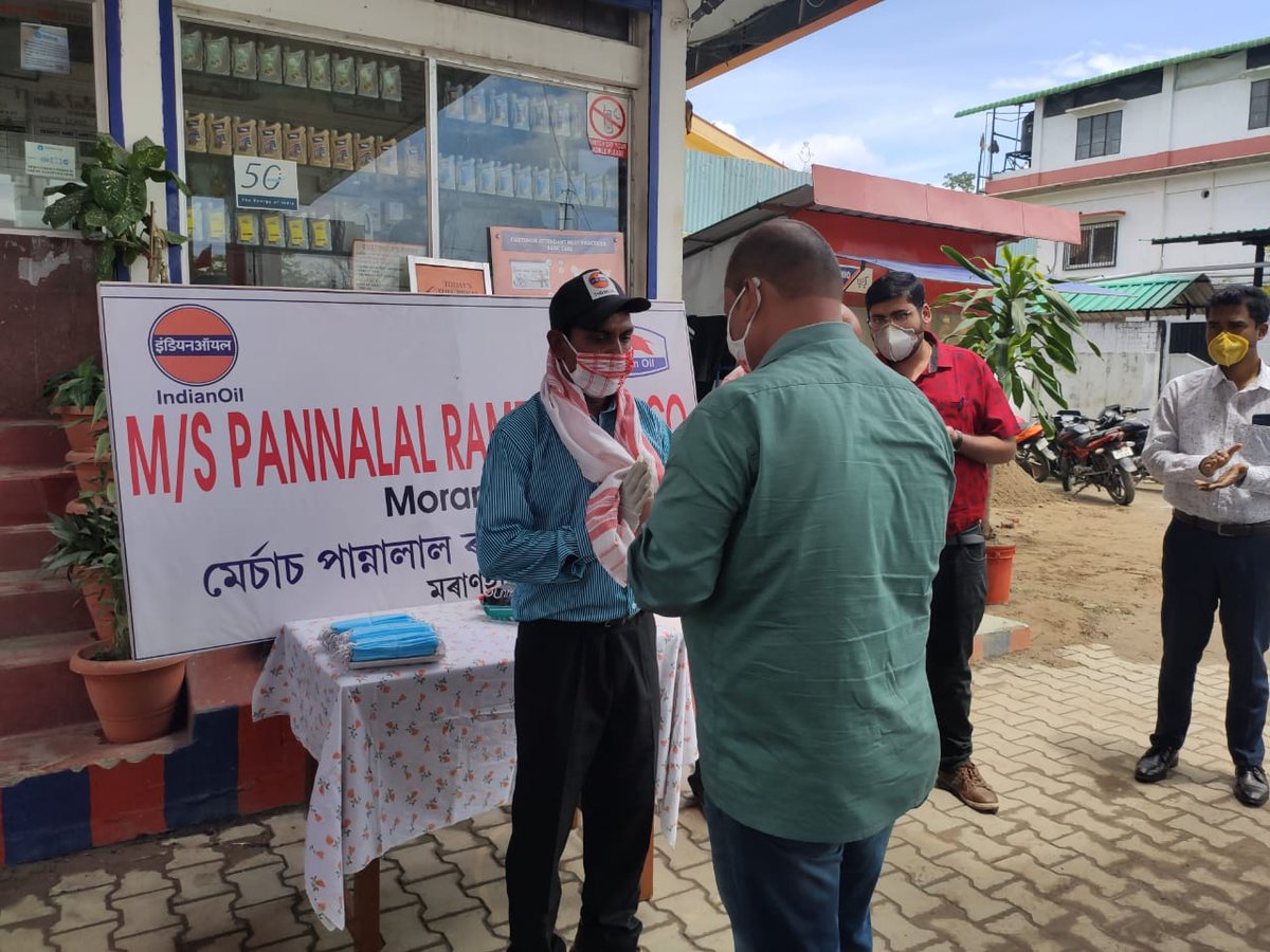 Felicitation of Customer Attendants, Frontline warriors by News reporters of various print &amp; electronic medias at Pannalal Rameswar &amp; Co, Moran. Program was attended by DGM(RS),Tinsukia DO and Field Officer of Dibrugarh Sales Area.  
<a href="/IOCL_Assam/">IndianOil AOD</a> <a href="/IOCRetail/">IndianOil PetrolPump</a> <a href="/IndianOilcl/">Indian Oil Corp Ltd</a>