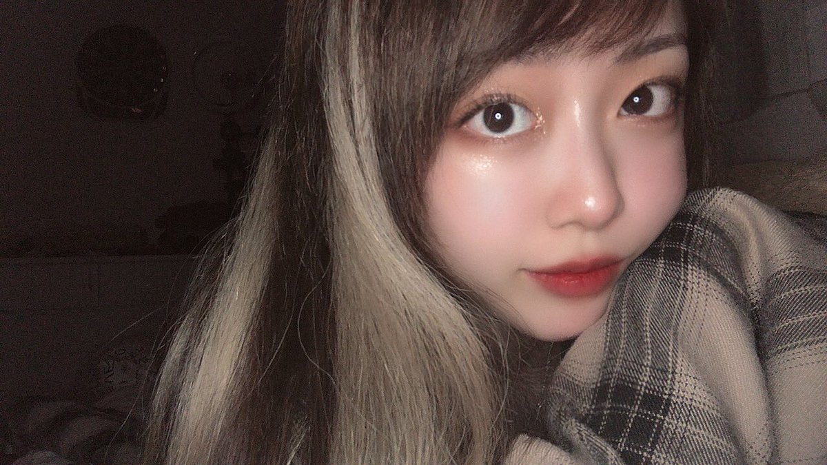 みりちゃむ 大木美里亜 すっぴんとメイク後顔違いすぎて多分別人 みりちゃむ 大木美里亜 すっぴんとメイク後顔違いすぎて多分別人