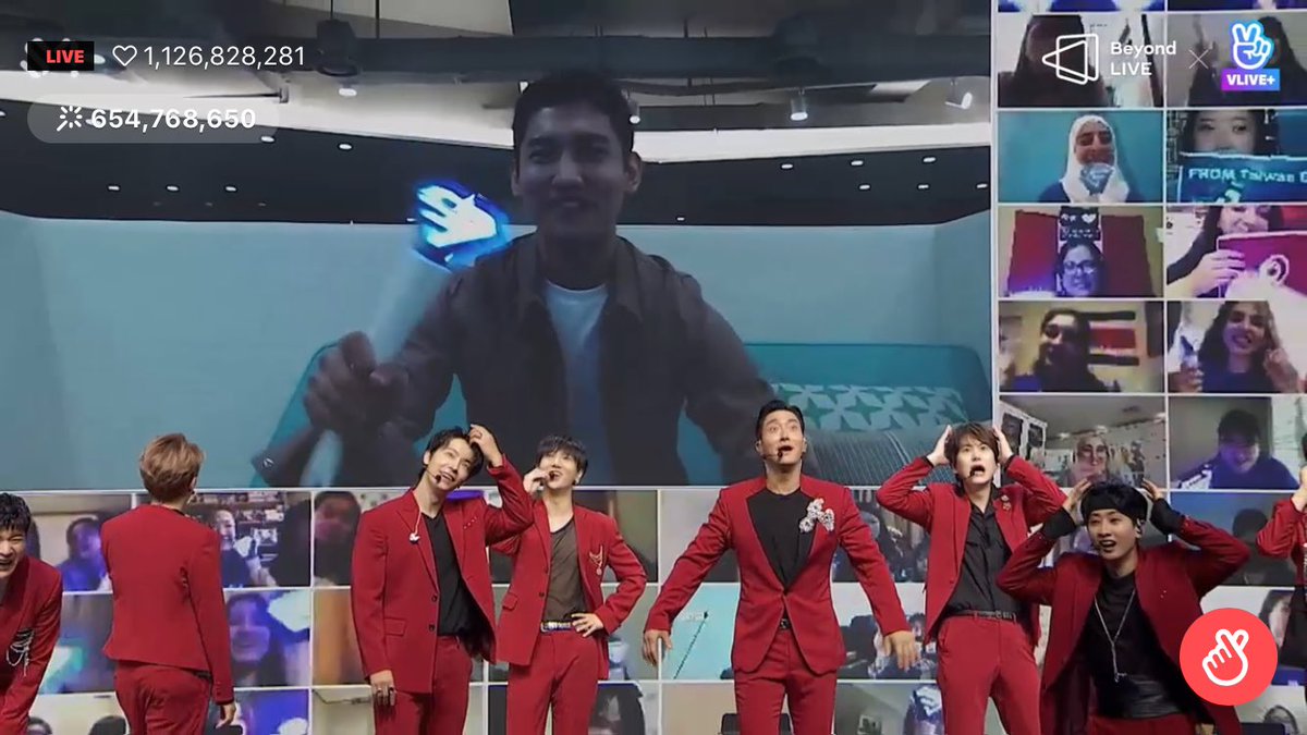 83_times's tweet photo. チャンミン！！！ぎゅひょくの驚き方、癖強すぎん！？wwww #SUPERJUNIOR_BeyondLIVE https://t.co/T8xxHyzwxD
